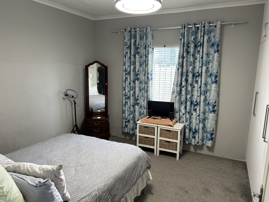 4 Bedroom Property for Sale in Kingston Western Cape